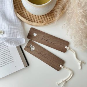 Personalisiertes Lesezeichen aus Nussbaumholz