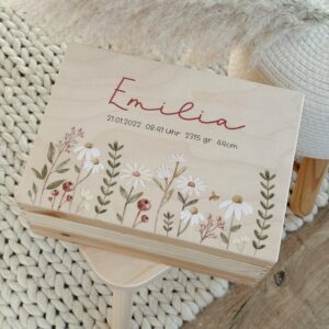 Personalisierte Erinnerungsbox mit Wildblumen in pastell aquarell bedruckt mit NAme und Geburtsdaten persönliches Geschenk zur Geburt