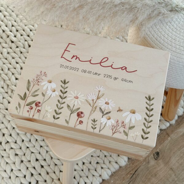 Personalisierte Erinnerungsbox mit Wildblumen in pastell aquarell bedruckt mit NAme und Geburtsdaten persönliches Geschenk zur Geburt