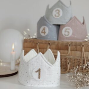 Geburtstagskrone aus Musselin in verschiedenen Farben, mitwachsend mit Klett-Verschluss