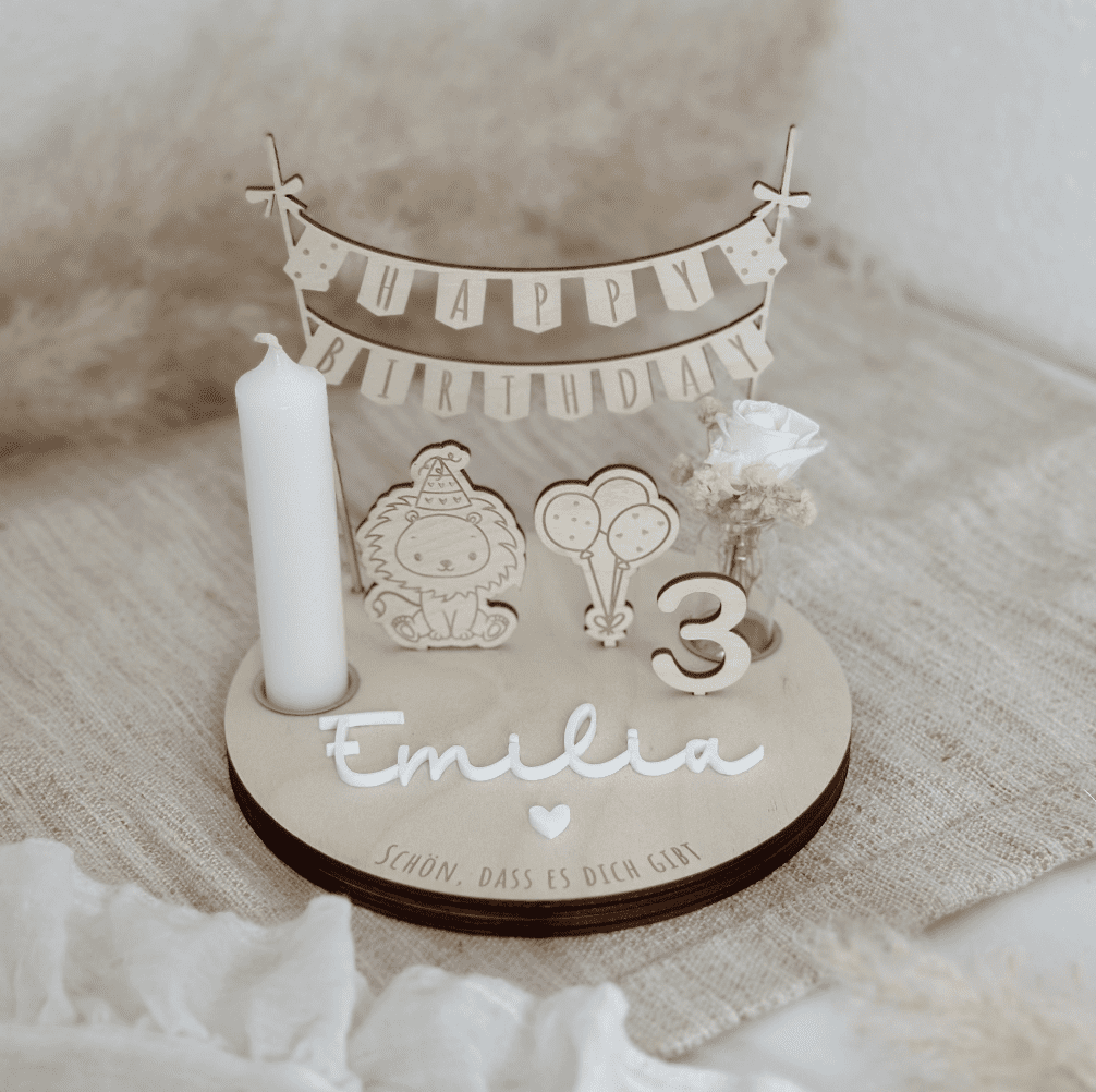 Geburtstagsteller aus Holz mit Löwe und Luftballons