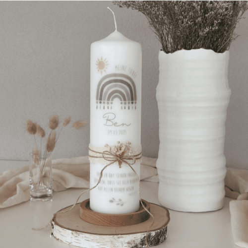Personalisierte Taufkerze für Junge in braun beige grau - Erdfarben und natürlichen Trockenblumen
