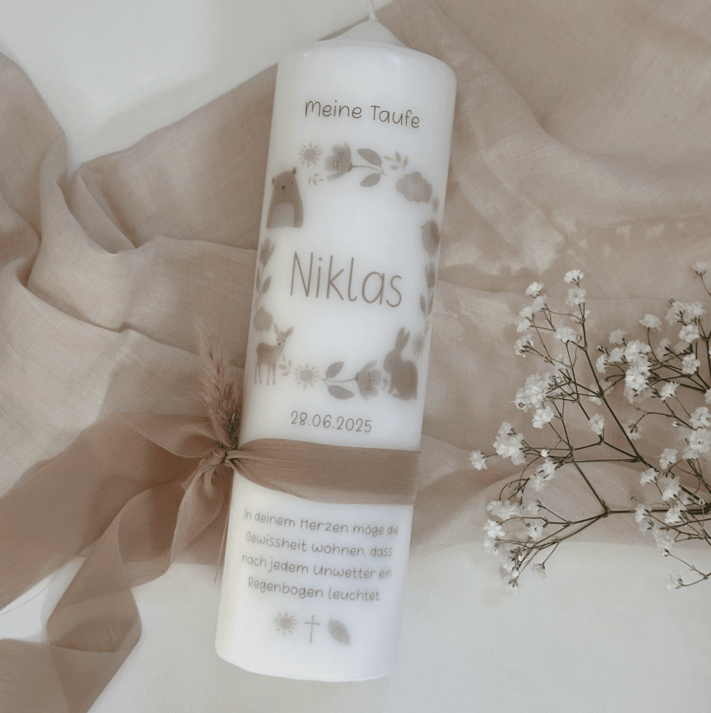 Taufkerze kindlich mit süßen Tiermotiven in braun nude neutral schlicht und zeitlos - Waldtier in braun beige Töne pastell und aquarell