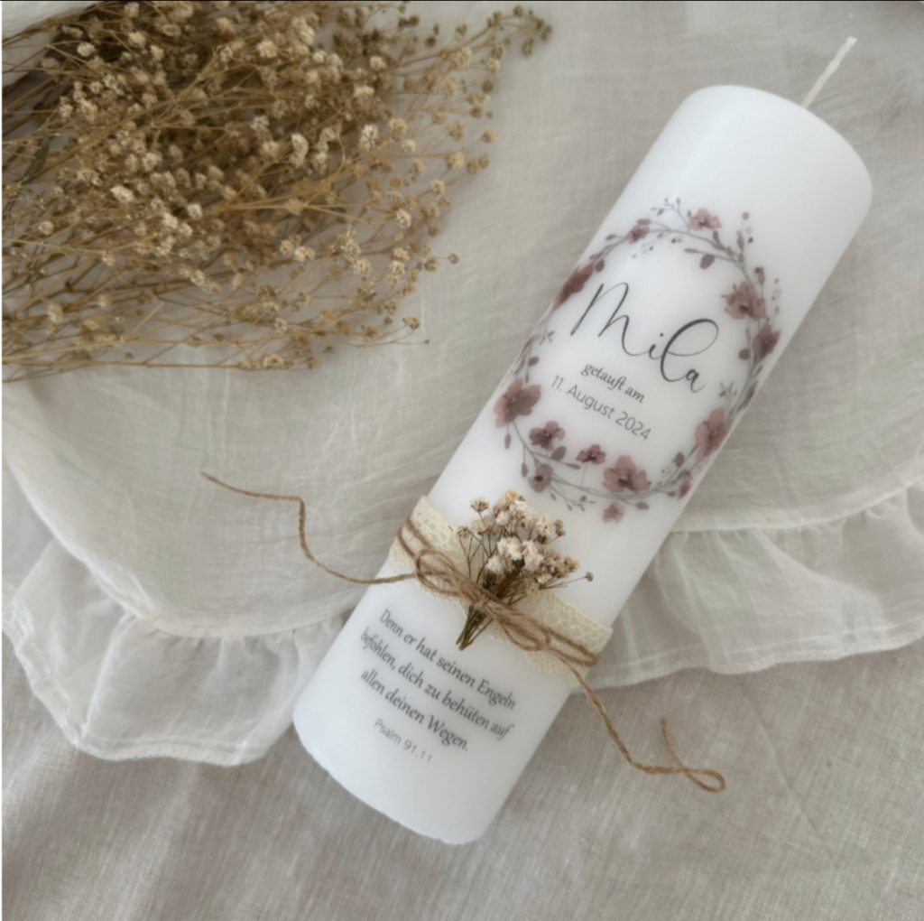 Taufkerze Mädchen Rosen Blumenrkanz dunkelrot violet bordeaux