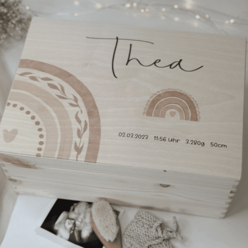 Erinnerungsbox Regenbogen boho in braun erdtöne beige rost personalisiert mit Name und Geburtsdaten Babgeschenk