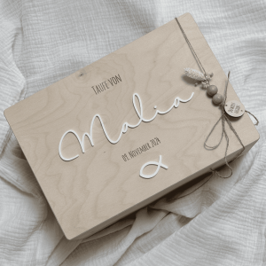Wundervolle Erinnerungsbox „zur Taufe" personalisiert