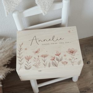 Personalisierte Erinnerungsbox „Blumenzauber" mit Name und Geburtsdaten