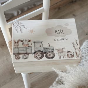 Erinnerungsbox „Bauernhof", personalisiert mit Name und Geburtsdatum