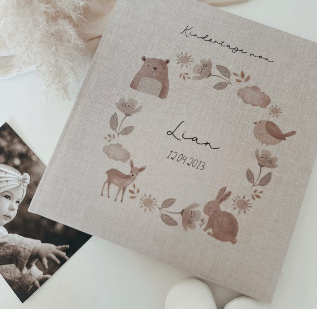 Babyalbum Kindheitserinnerung personalisiert mit süßen Waltieren