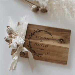 Hochzeitsgeschenk „kleines Holzbrett" personalisiert