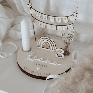 Geburtstagsteller Geburtstagskranz Geburtstagstischdeko Holz natürlich personalisiert für Junge und Mädchen mit Name und Geburtsdatum schlicht und neutral und langlebig Ritual zum Geburtstag Regenbogen