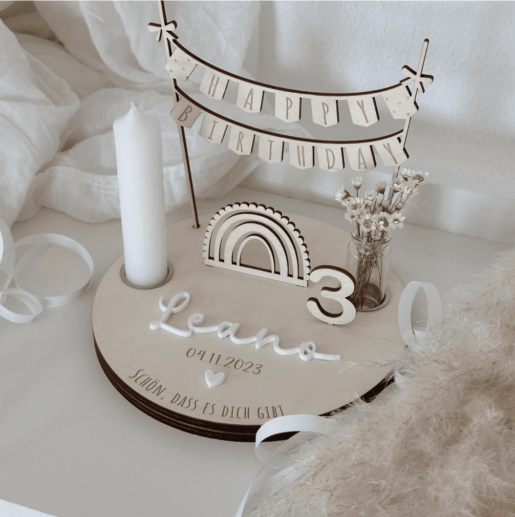 Geburtstagsteller Geburtstagskranz Geburtstagstischdeko Holz natürlich personalisiert für Junge und Mädchen mit Name und Geburtsdatum schlicht und neutral und langlebig Ritual zum Geburtstag Regenbogen