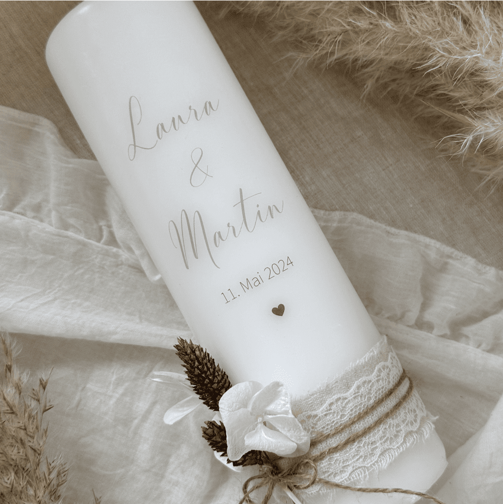 Hochzeitskerze mit Spitzenband und Trockenblumen, edel schlicht zeitlos