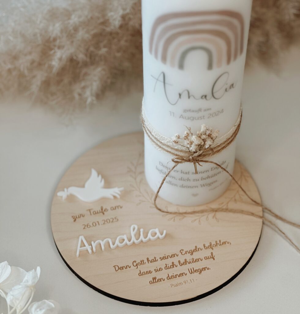Taufkerzenteller, Taufkerzenuntersetzer personalisiert mit Name und Taufdatum und Taufspruch und Taube
