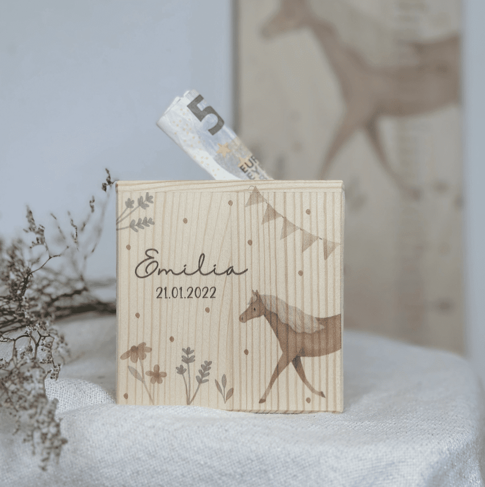 Spardose mit Pferdemotiv Girlande und Blumen mit Name und Geburtsdaten personalisiert Holz