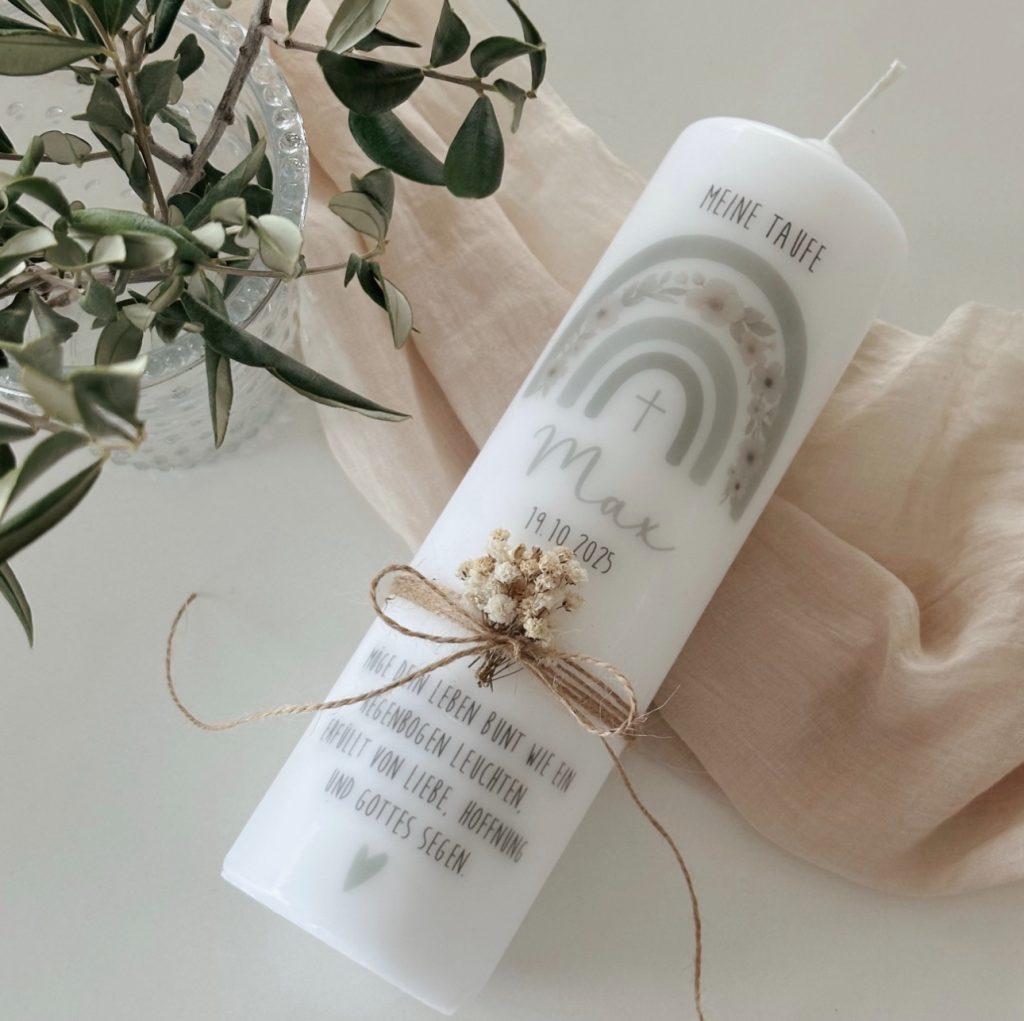 Taufkerze für Junge mit aquarell pastell mint salbei grün Regenbogen mit Trockenblumen