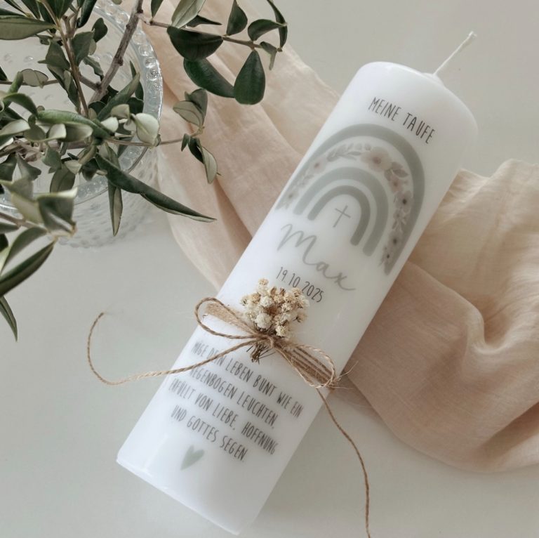 Taufkerze für Junge mit aquarell pastell mint salbei grün Regenbogen mit Trockenblumen