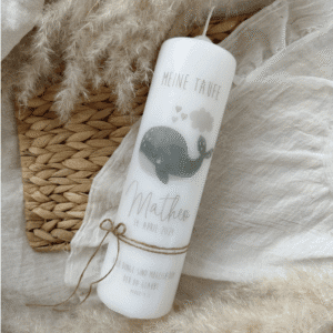 Taufkerze Wal pastellblau für Junge und Mädchen mit Jutegarn