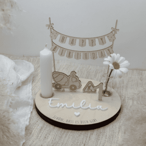 Geburtstagsteller Holz schlicht natürlich für Junge mit Name personalisiert und Datum mit Betonmischer