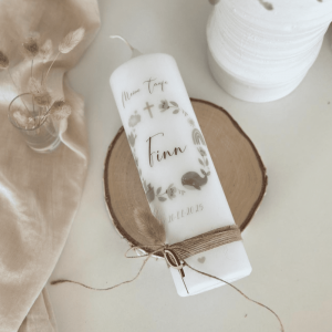 Taufkerze Arche Noah Wal Kreuz Herz und Holzanhänger (Fisch, Ichthys) personalisierbar mit Name und Spruch mit Trockenblume