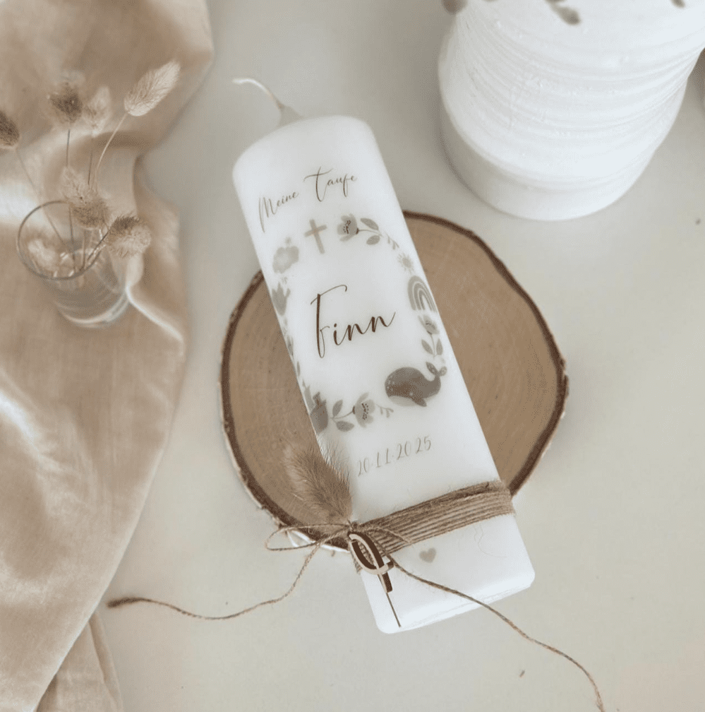 Taufkerze Arche Noah Wal Kreuz Herz und Holzanhänger (Fisch, Ichthys) personalisierbar mit Name und Spruch mit Trockenblume