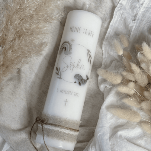 Taufkerze personalisiert mit Taufspruch und Borte natürlich Jute mit Kreuz, Regenbogen und Wal und Zweig natürlich und schlicht für Junge und MÄdchen