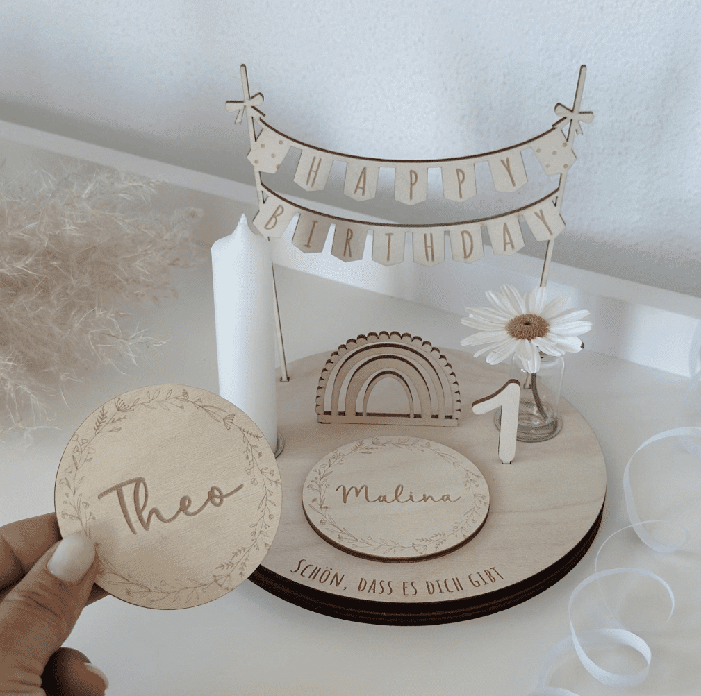 Geburtstagsteller personalisiert mit Name für mehrere Kinder mit Regenbogen und Girlande, Geburtstagstischdeko, nachhaltig, Schlicht für Junge und MÄdchen