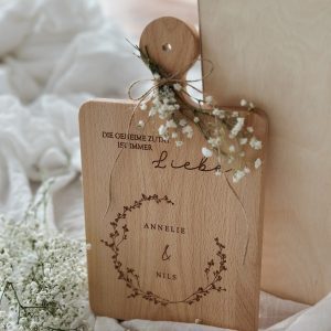 Personalisiertes Holzbrett mit Griff "Zutat Liebe"