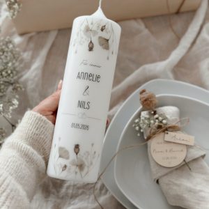 Hochzeitskerze "Wild und wundervoll" mit zarten Wildblumen