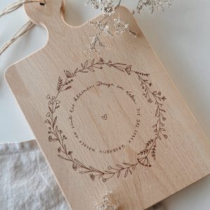 Süßes Holzbrett aus Buche mit Griff "die kleinen Dinge"