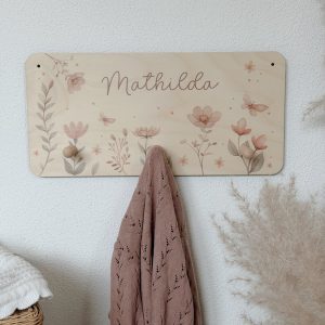 Kindergarderobe "Blumenzauber" - personalisiert aus Holz