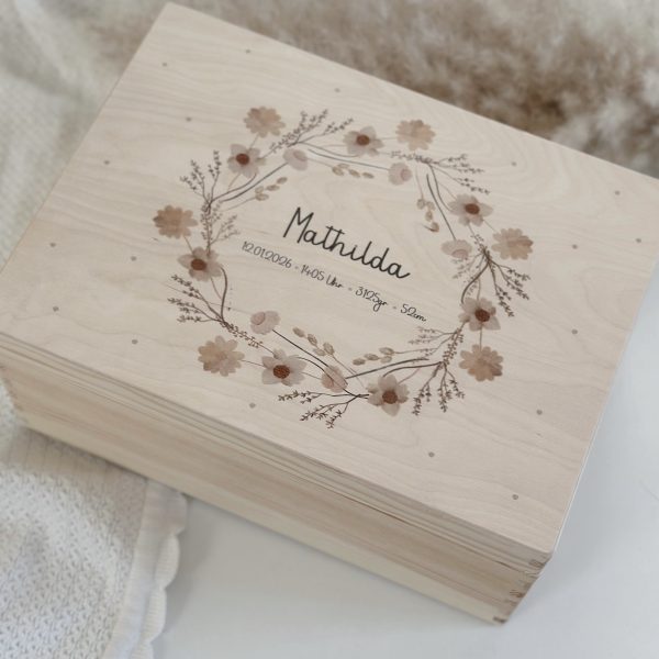 Personalisierte Erinnerungsbox „Flower Loop" mit Name und Geburtsdaten
