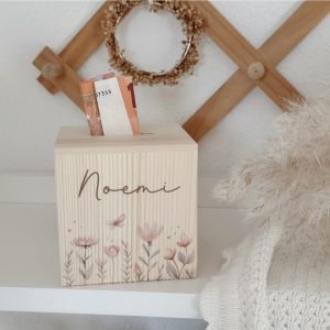 Spardose „Zauberwiese" personalisierbar aus Holz