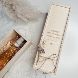 Weinkiste "Besondere Momente" aus Holz mit Gravur