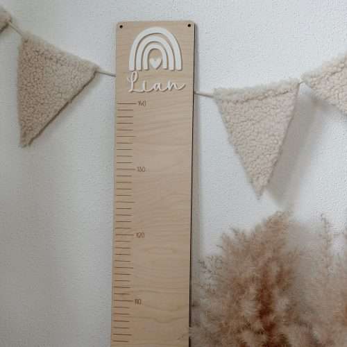 Personalisierbare Kindermesslatte "Regenbogen weiß" aus Holz für Mädchen und Jungen