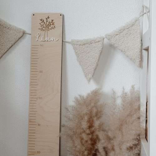 Neutrale Kindermesslatte aus Holz "Lebensbaum" mit graviertem Baum und Name in weiß,  Babygeschenk, Geschenk zur Taufe
